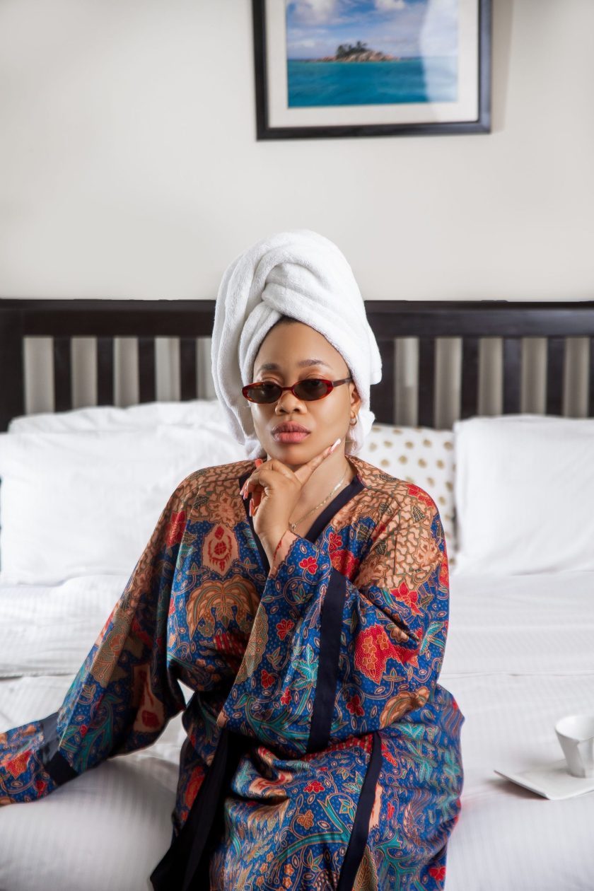 BB White Towels - Image 7